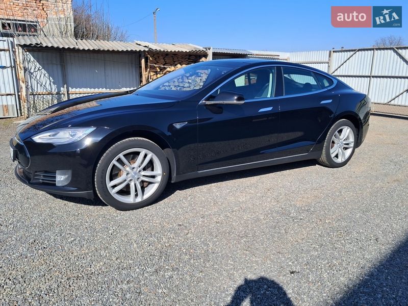 Лифтбек Tesla Model S 2014 в Радехове