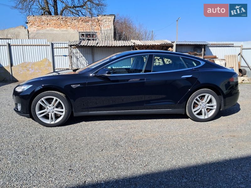 Лифтбек Tesla Model S 2014 в Радехове