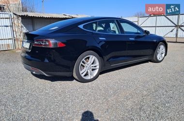 Лифтбек Tesla Model S 2014 в Радехове