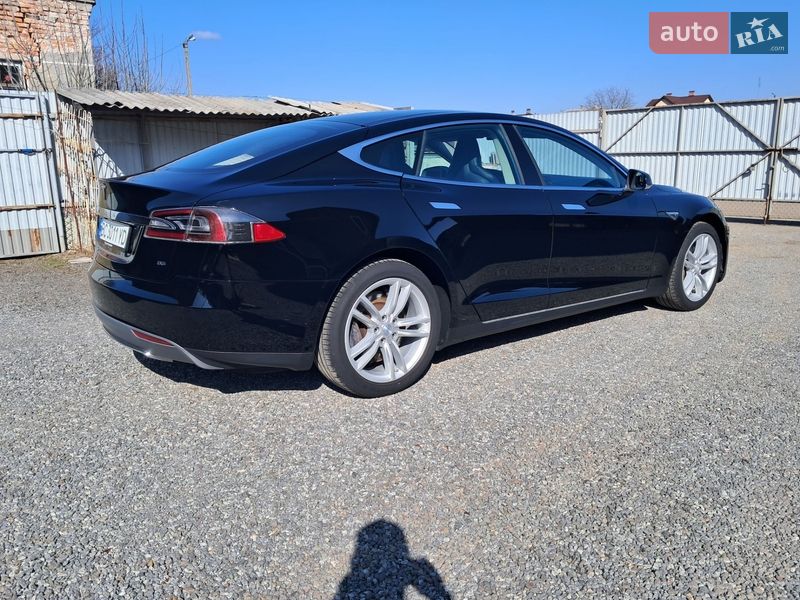 Лифтбек Tesla Model S 2014 в Радехове