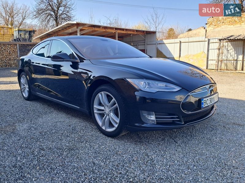 Лифтбек Tesla Model S 2014 в Радехове