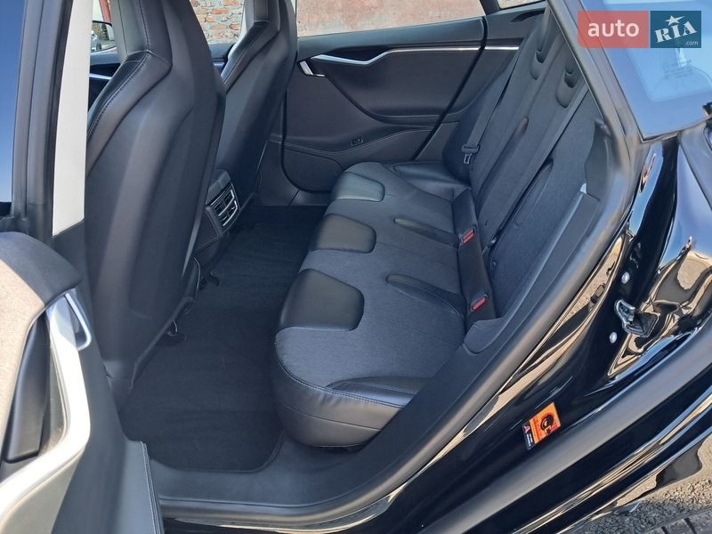 Лифтбек Tesla Model S 2014 в Радехове