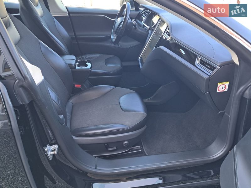 Лифтбек Tesla Model S 2014 в Радехове