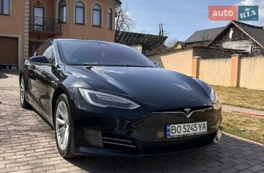 Ліфтбек Tesla Model S 2017 в Чернівцях