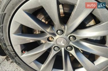 Лифтбек Tesla Model S 2019 в Сумах