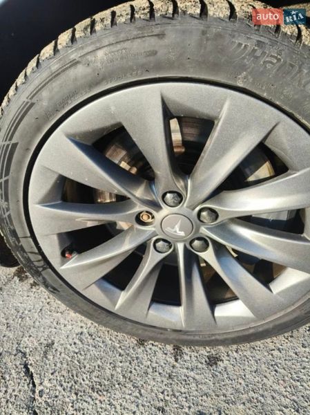 Лифтбек Tesla Model S 2019 в Сумах