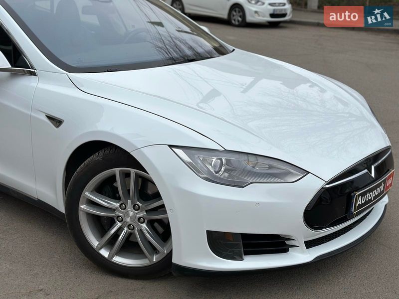 Ліфтбек Tesla Model S 2015 в Вінниці