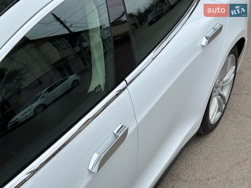 Ліфтбек Tesla Model S 2015 в Вінниці