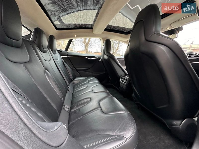 Ліфтбек Tesla Model S 2015 в Вінниці