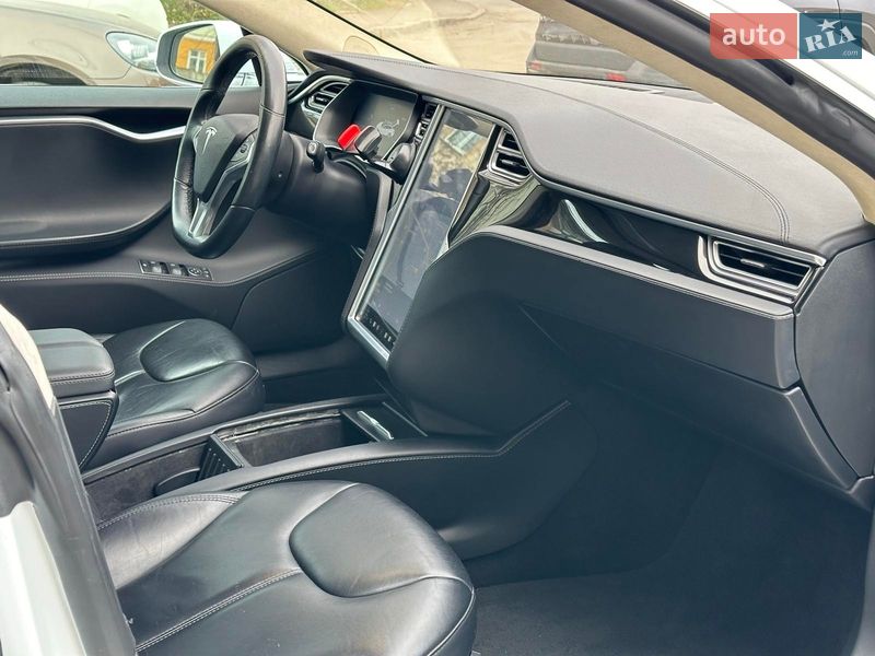 Ліфтбек Tesla Model S 2015 в Вінниці