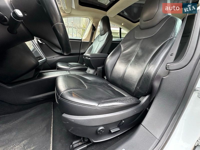 Ліфтбек Tesla Model S 2015 в Вінниці