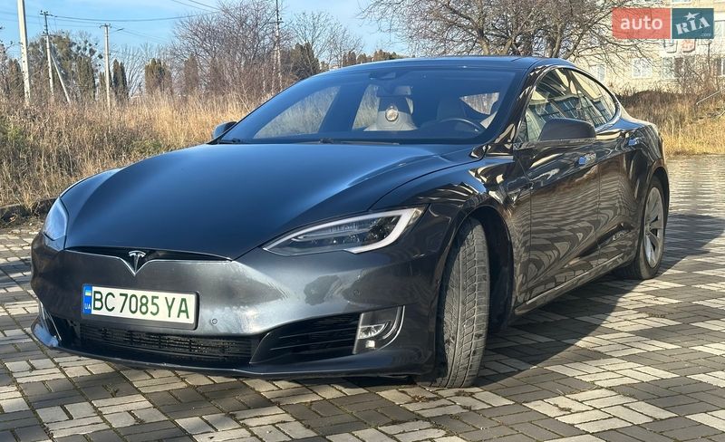 Tesla Model S 2016