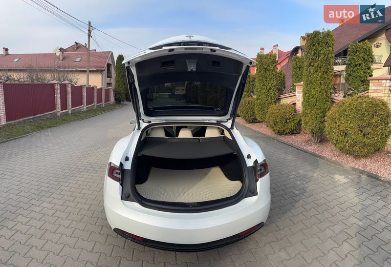 Лифтбек Tesla Model S 2018 в Черновцах