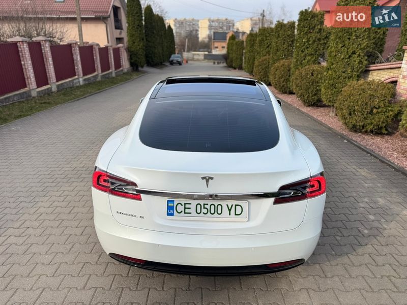 Лифтбек Tesla Model S 2018 в Черновцах