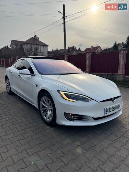 Лифтбек Tesla Model S 2018 в Черновцах