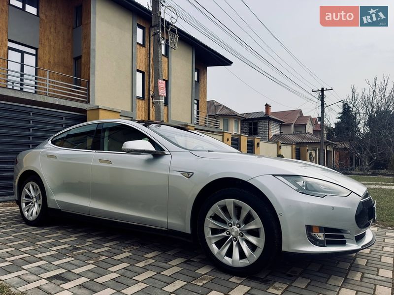 Ліфтбек Tesla Model S 2015 в Одесі
