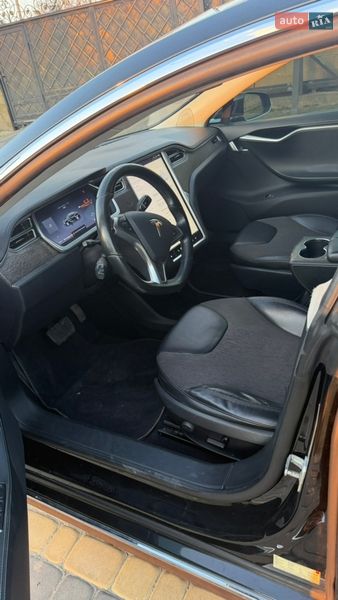 Ліфтбек Tesla Model S 2014 в Луцьку фото 21 Ліфтбек Tesla Model S 2014 в Луцьку