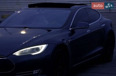 Лифтбек Tesla Model S 2015 в Львове
