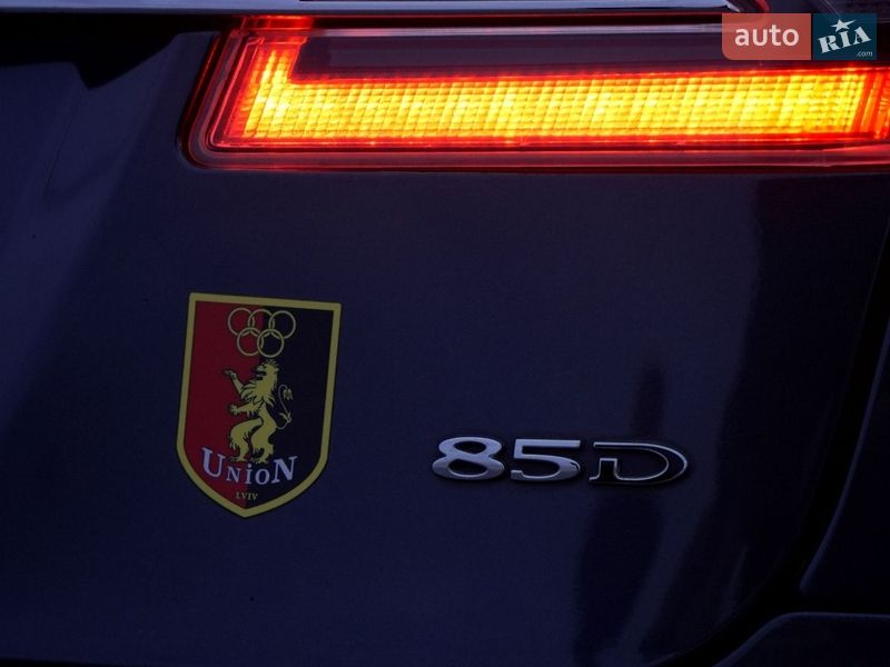 Лифтбек Tesla Model S 2015 в Львове фото 10 Лифтбек Tesla Model S 2015 в Львове