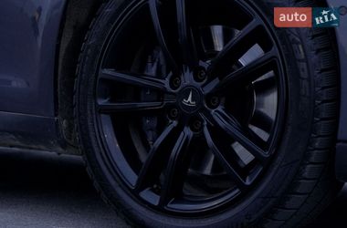 Лифтбек Tesla Model S 2015 в Львове