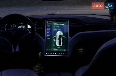 Лифтбек Tesla Model S 2015 в Львове