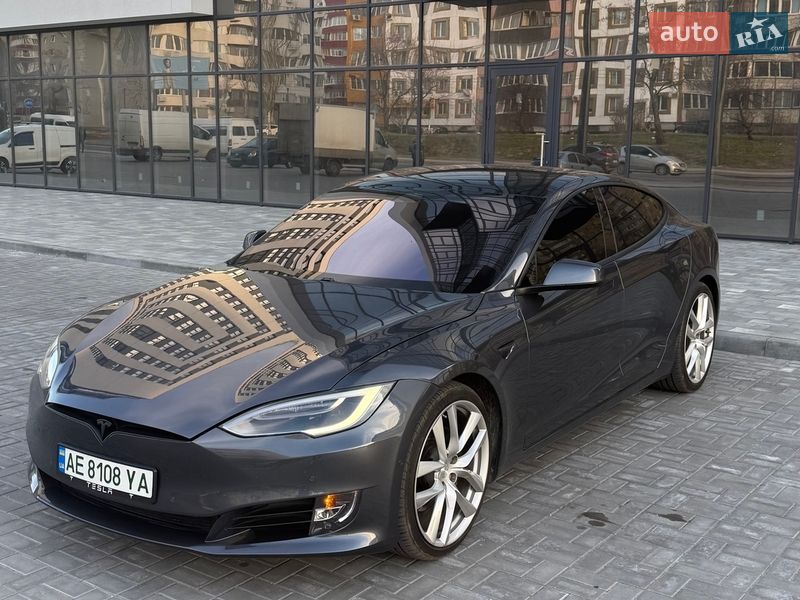 Ліфтбек Tesla Model S 2017 в Дніпрі фото 8 Ліфтбек Tesla Model S 2017 в Дніпрі