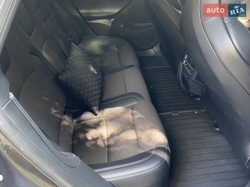 Ліфтбек Tesla Model S 2017 в Дніпрі фото 13 Ліфтбек Tesla Model S 2017 в Дніпрі