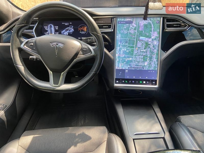Ліфтбек Tesla Model S 2017 в Дніпрі фото 15 Ліфтбек Tesla Model S 2017 в Дніпрі