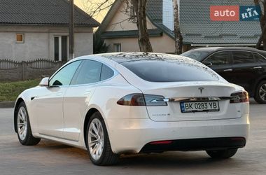 Лифтбек Tesla Model S 2017 в Дубно