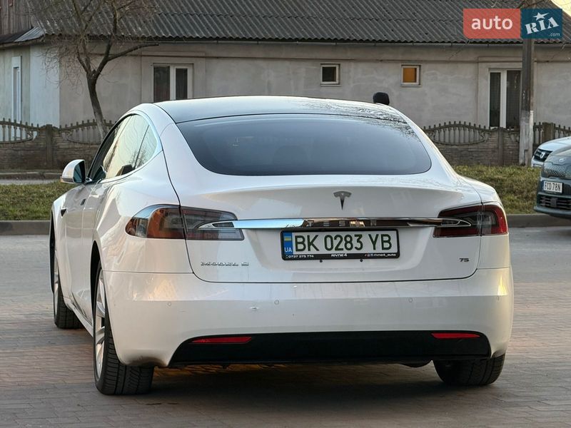 Ліфтбек Tesla Model S 2017 в Дубні