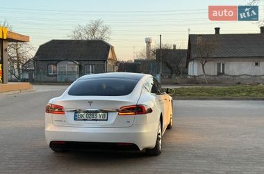 Ліфтбек Tesla Model S 2017 в Дубні