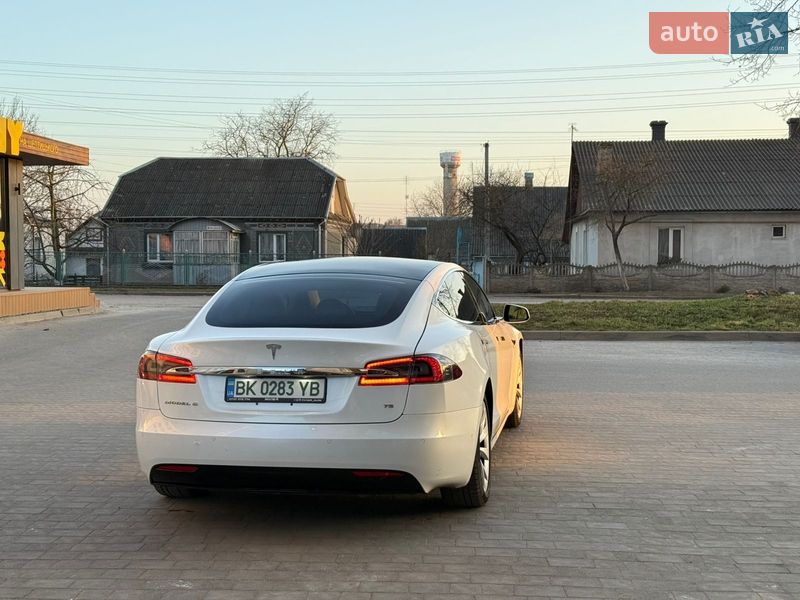 Ліфтбек Tesla Model S 2017 в Дубні