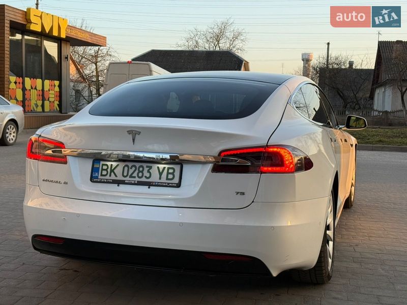 Ліфтбек Tesla Model S 2017 в Дубні