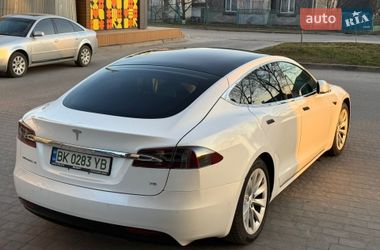 Лифтбек Tesla Model S 2017 в Дубно