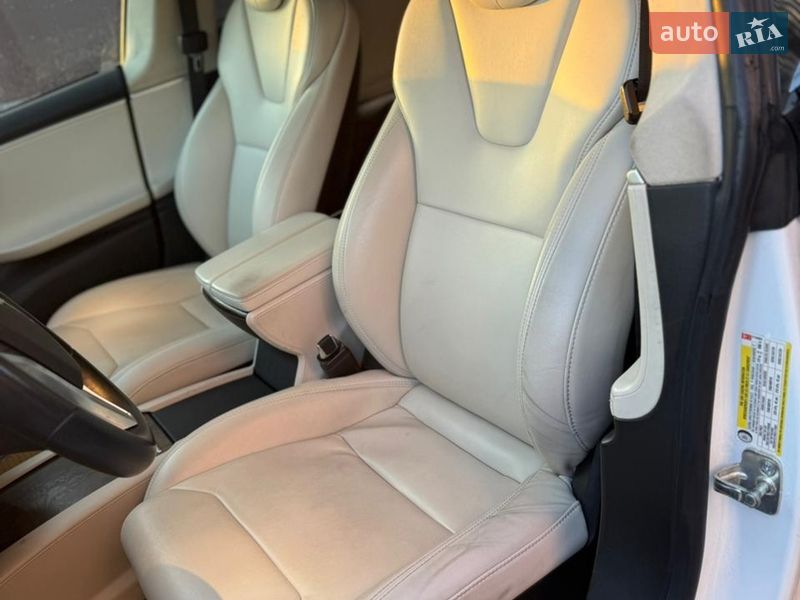 Ліфтбек Tesla Model S 2017 в Дубні