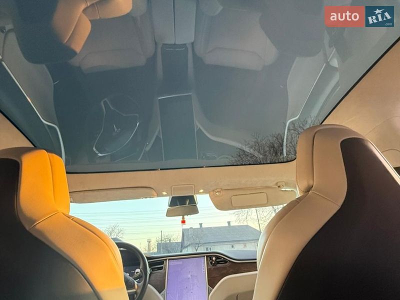 Ліфтбек Tesla Model S 2017 в Дубні