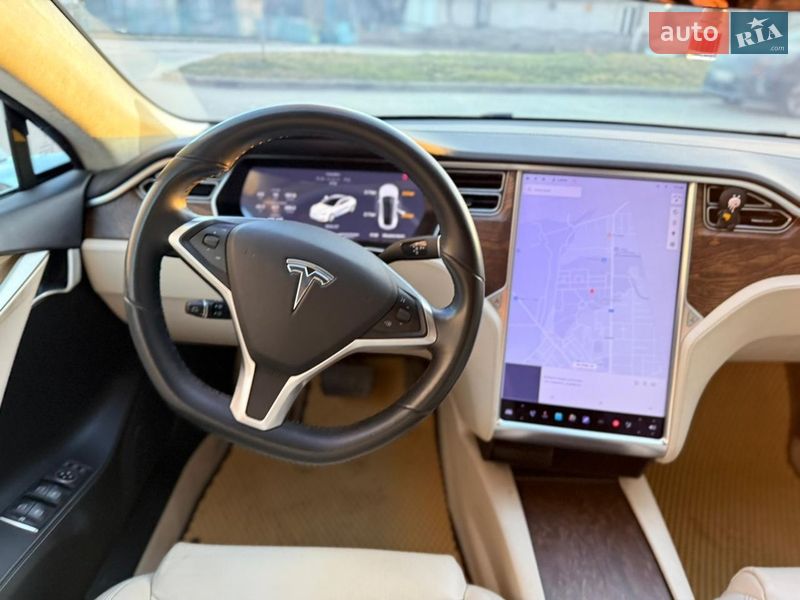 Лифтбек Tesla Model S 2017 в Дубно