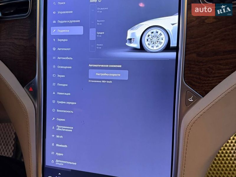 Лифтбек Tesla Model S 2017 в Дубно