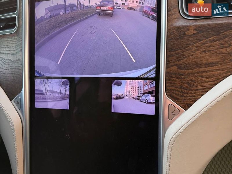 Ліфтбек Tesla Model S 2017 в Дубні