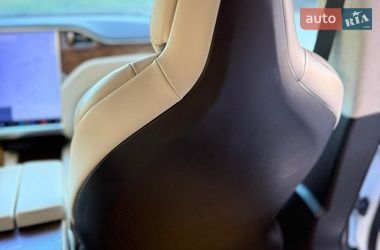 Ліфтбек Tesla Model S 2017 в Дубні