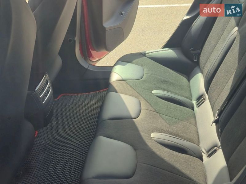 Лифтбек Tesla Model S 2017 в Киеве