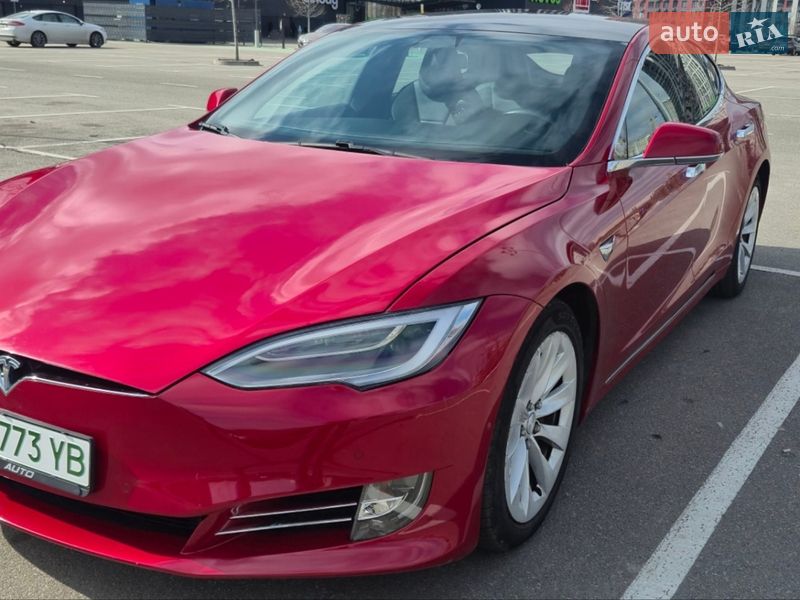Лифтбек Tesla Model S 2017 в Киеве
