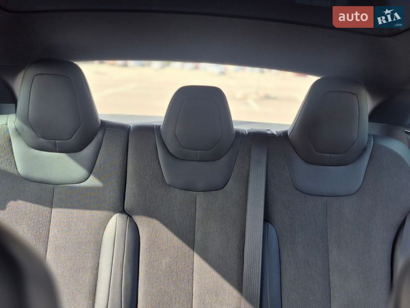 Лифтбек Tesla Model S 2017 в Киеве