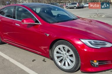 Лифтбек Tesla Model S 2017 в Киеве