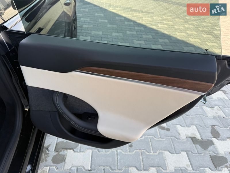 Ліфтбек Tesla Model S 2021 в Львові