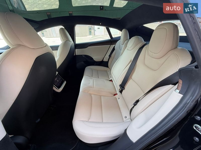 Ліфтбек Tesla Model S 2021 в Львові