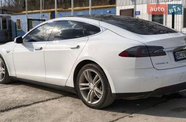 Лифтбек Tesla Model S 2014 в Львове