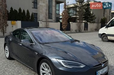 Лифтбек Tesla Model S 2017 в Львове