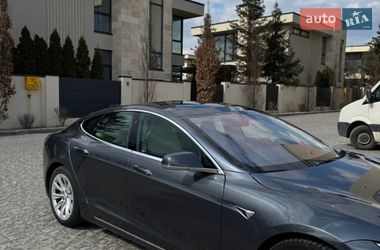 Лифтбек Tesla Model S 2017 в Львове