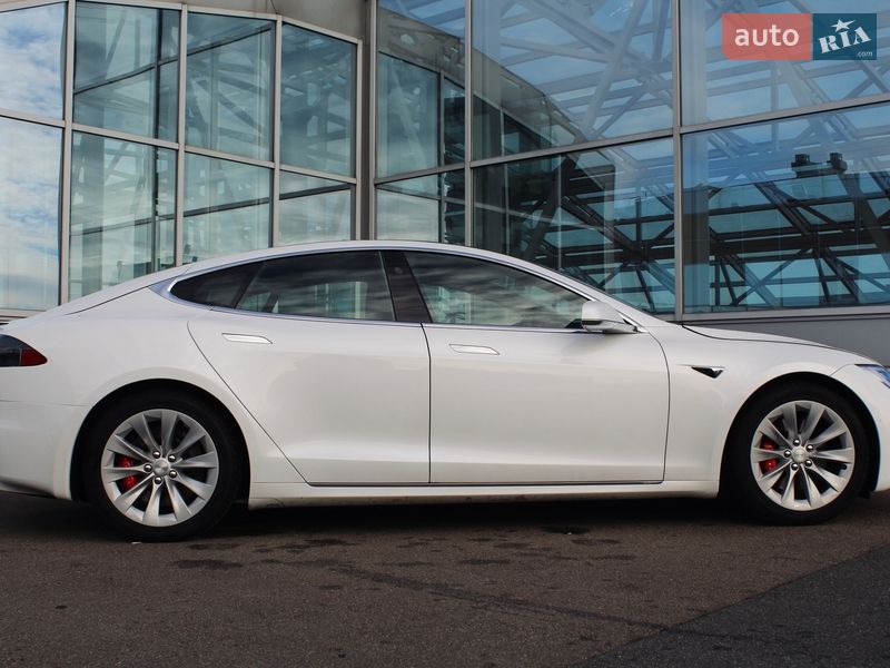 Лифтбек Tesla Model S 2019 в Киеве